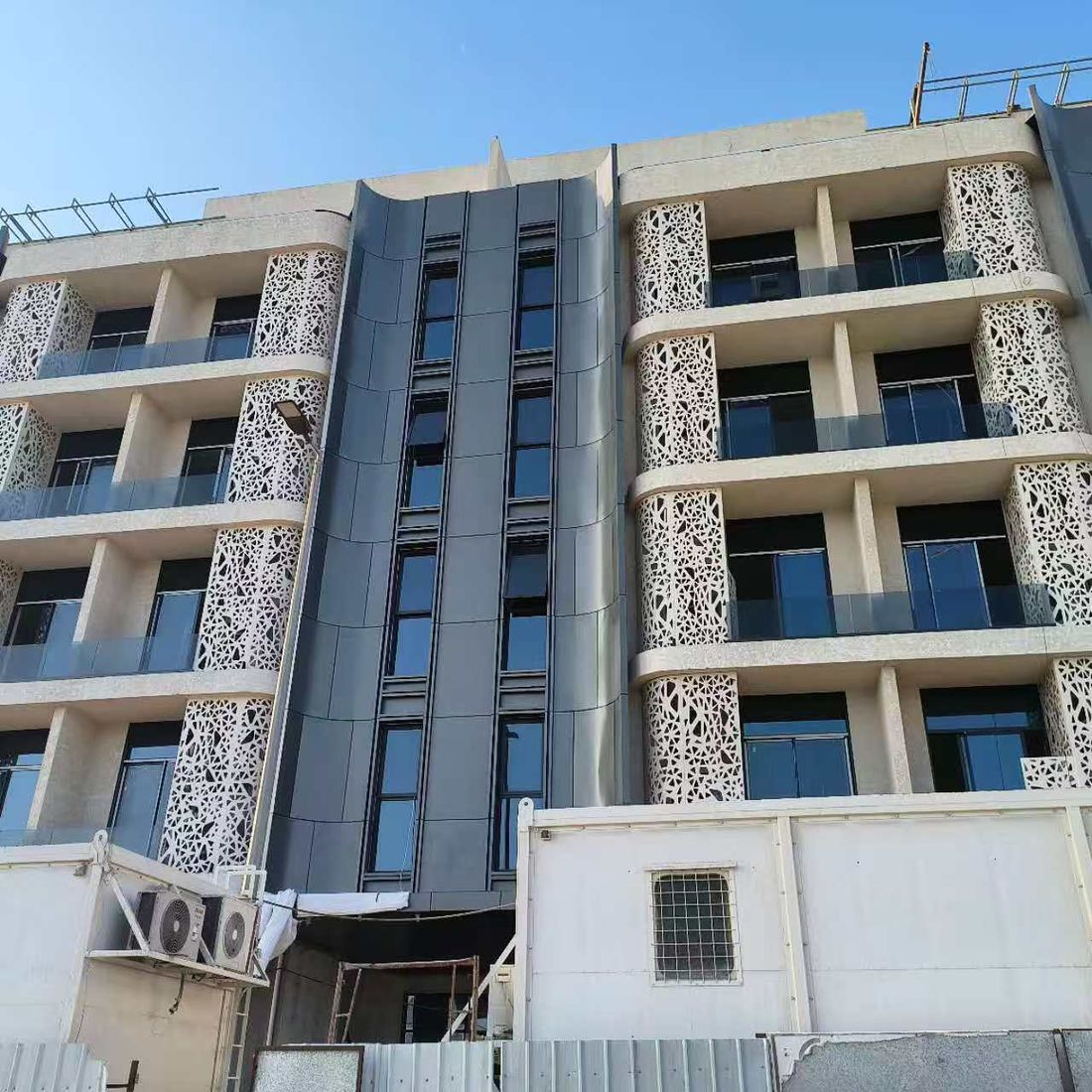 Thermal break aluminum windows installed in a commercial building in Dammam, Saudi Arabia