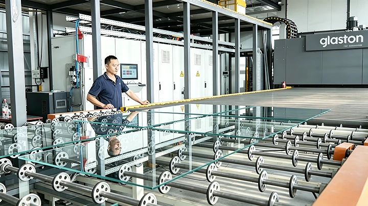 Automated glass processing line at the FUSON aluminum window factory